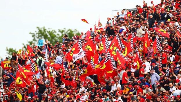 Ferrari-fans zaterdag in Imola