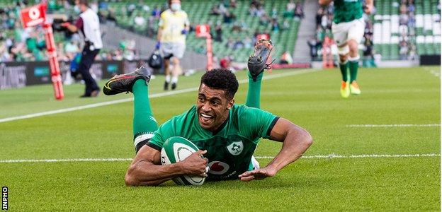 Robert Baloucoune scores a try versus the USA