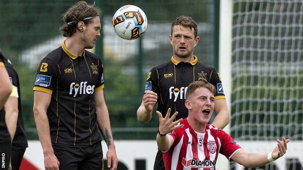 Dundalk and Derry both clinched their first wins of the season on Tuesday night