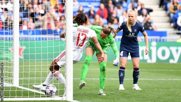 Catarina Macario scores for Lyon