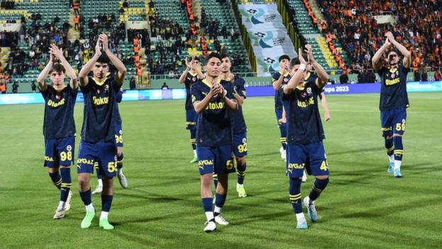 Fenerbahce's players left the field in the third minute
