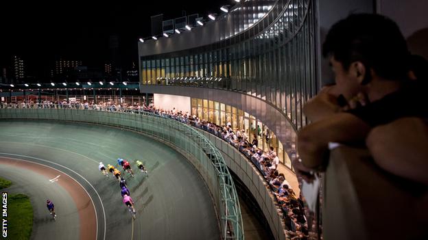 A keirin night race at the Kawasaki velodrome