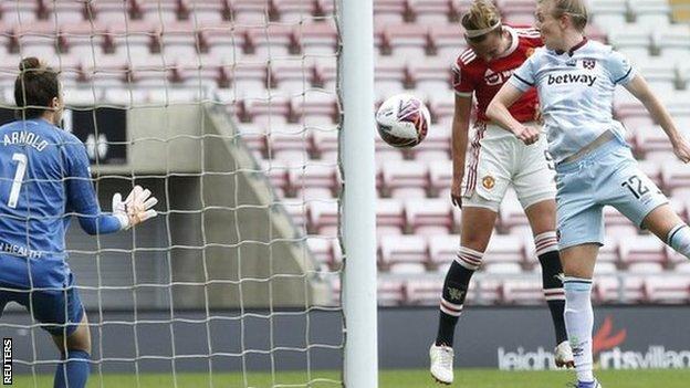 Martha Thomas scores for Manchester United