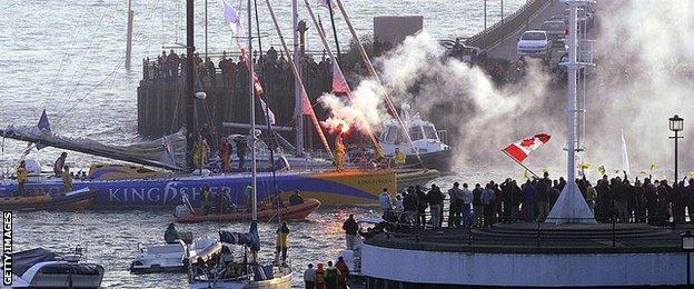Ellen MacArthur arrives back in Southampton after her second-place finish in 2001