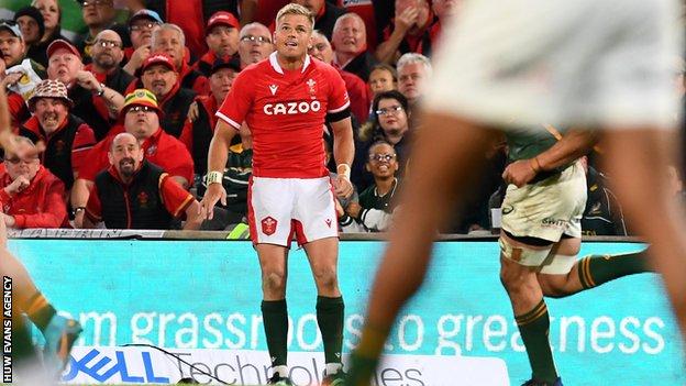 Gareth Anscombe anxiously watches his late conversion