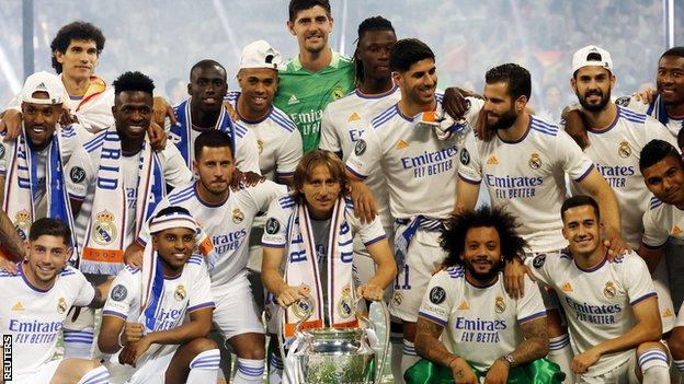 Real Madrid players with the Champions League trophy in 2022