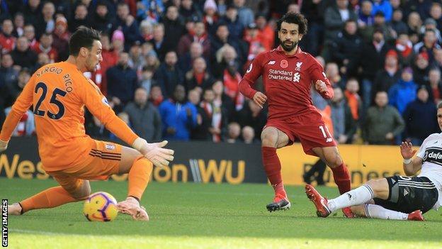 Salah salva Liverpool em empate com Fulham