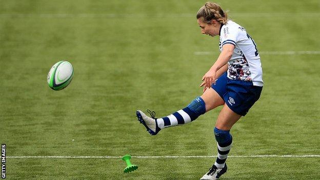 Elinor Snowsill kicks a penalty for Bristol