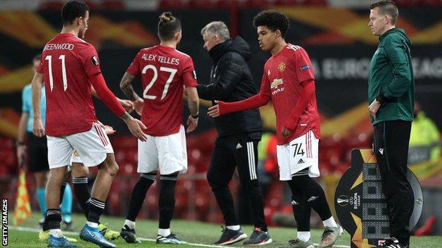 Manchester United 0 0 Real Sociedad Agg 4 0 Ole Gunnar Solskjaer S Side Advance In Europa League Bbc Sport