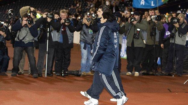 Maradona walks out onto Hampden pitch