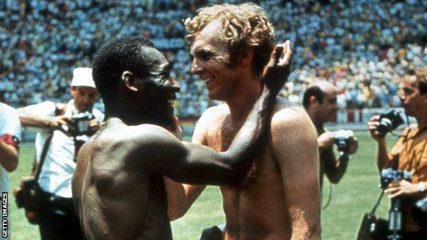 Pele and Bobby Moore aft  Brazil v England astatine  the 1970 World Cup