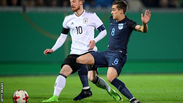 Harry Winks playing for England Under-21s