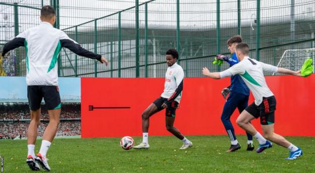 Manchester United players training