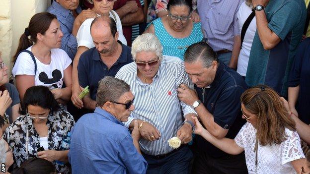 Jose Antonio Reyes' funeral held in home town of Utrera, Spain - BBC Sport