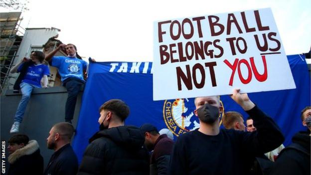 Fans protest against the European Super League in front of Stamford Bridge