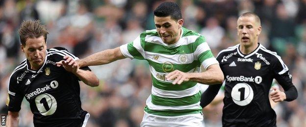 Tom Rogic playing for Celtic against Rosenborg