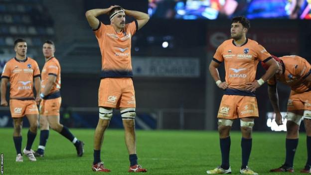 Montpellier players stand dejected