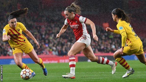 Katie McCabe: Arsenal winger signs new long-term deal - BBC Sport