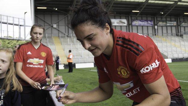 Man Utd Women beat Aston Villa Ladies 12-0 in Women's Championship opener -  BBC Sport