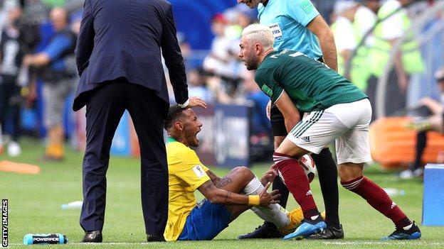 World Cup 2018 Brazil Beat Mexico 2 0 To Reach Quarter Finals Bbc Sport