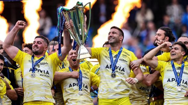 La Rochelle players celebrate with the trophy