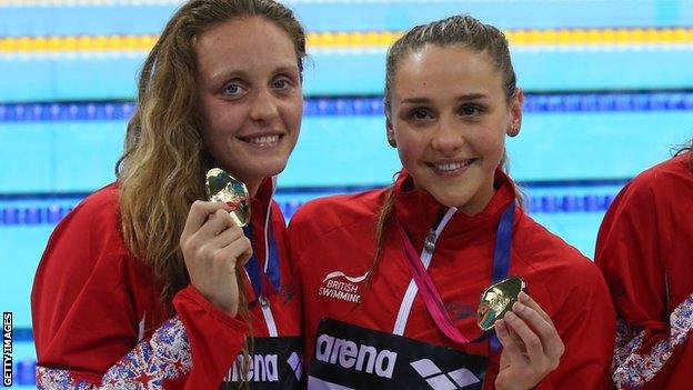 Fran Halsall (L) and Chloe Tutton (R) after winning European Championship gold with Britain's 4x100m medley relay team