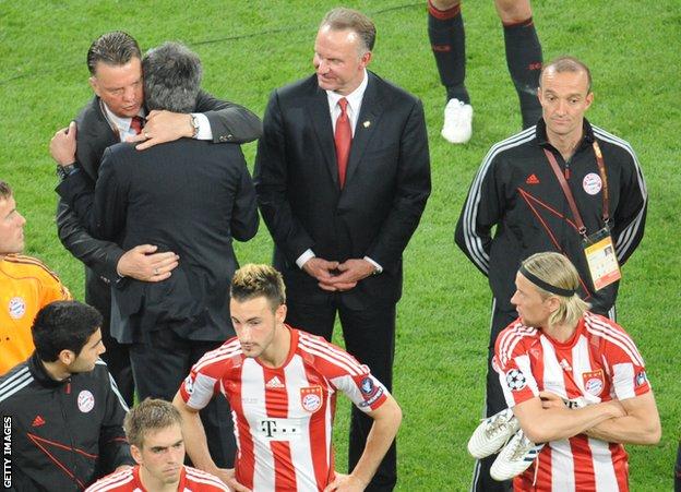 Mourinho and Van Gaal embrace after the 2010 Champions League final