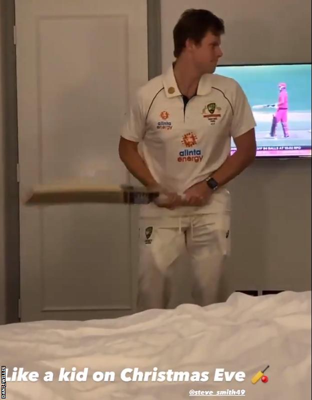 Smith shadow batting in hotel room