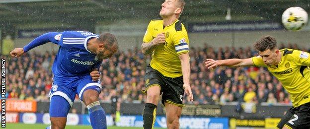 Kenneth Zohore goes close with a header for Cardiff