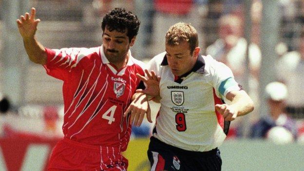 Alan Shearer plays for England against Tunisia in 1998