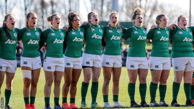 corruptie Arbeid herhaling Irish Rugby: Kit manufacturer sorry for 'error' in women's jersey launch -  BBC Sport