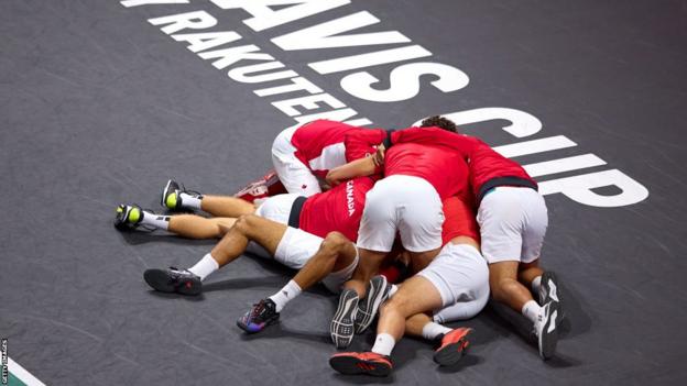 Team Canada piles on Felix Auger-Aliassime after his win