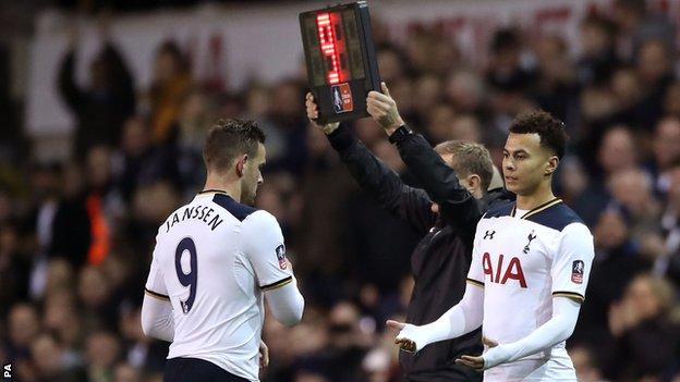 Aston Villa 2-4 Tottenham Hotspur: Spurs go top of Women's Super League  thanks to Thomas hat-trick - BBC Sport