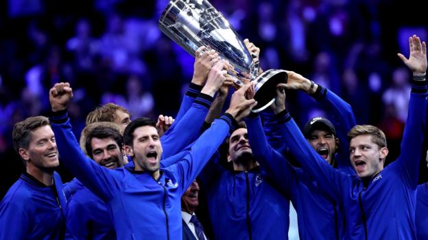 Laver Cup: Roger Federer and Alexander Zverev win as Team Europe retain title - BBC Sport