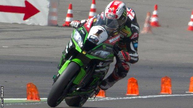 Jonathan Rea overcame gear problems to clinch an 11th win of the season