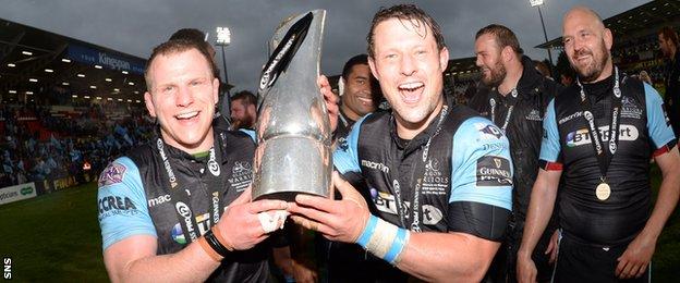 Chris Fusaro and Peter Horne with the Pro12 trophy