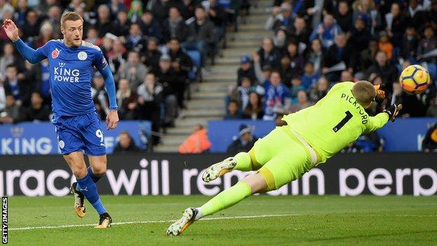 Jamie Vardy scores for Leicester