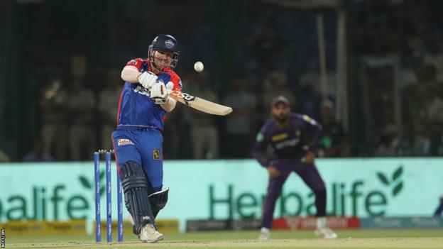 David Warner batting for Delhi Capitals against Kolkata Knight Riders