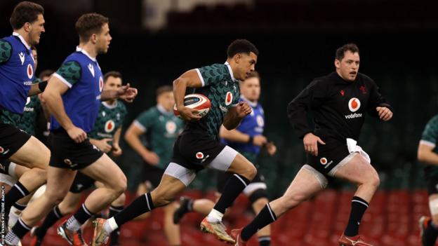 Ryan Elias (far right) outside Rio Dyer in training for Wales at the Principality Stadium on 9 March