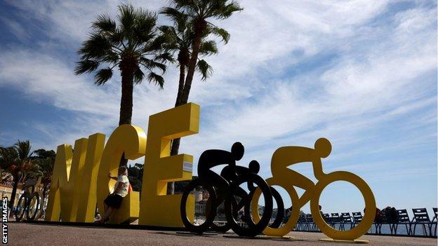 Tour de France 2020 sign in Nice