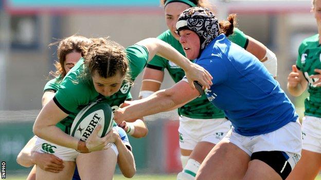 L'Irlandaise Eve Higgins en action contre l'Italie aux Six Nations 2021