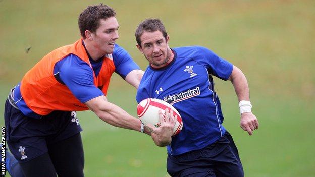 George North and Shane Williams in Wales training session