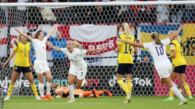 Beth Mead celebrates