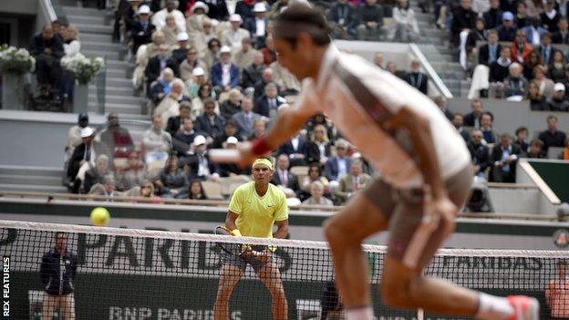 Rafael Nadal beats Roger Federer at French Open