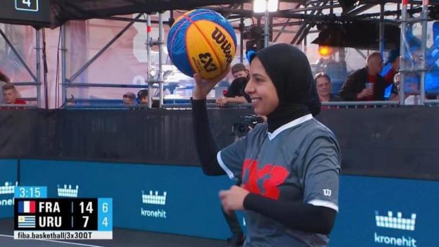 Sara Gamal on the court