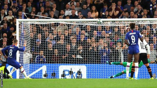 Ross Barkley misses a penalty against Valencia