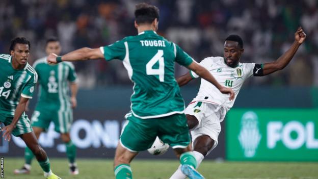 Yali Dellahi scores for Mauritania against Algeria