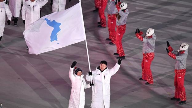 Unified Korea flag with flagbearers Chung Gum Hwang (left) and Yunjong Won (right)