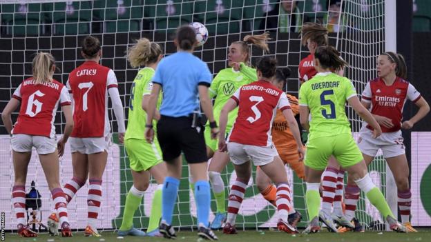 Jill Roord marca contra el Arsenal