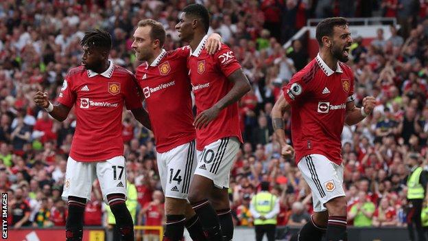 Manchester United players celebrate against Arsenal